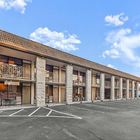 Stonegate Lodge King Bed Wifi Roku Tv Salt Water Pool Room #203 Eureka Springs Eksteriør billede