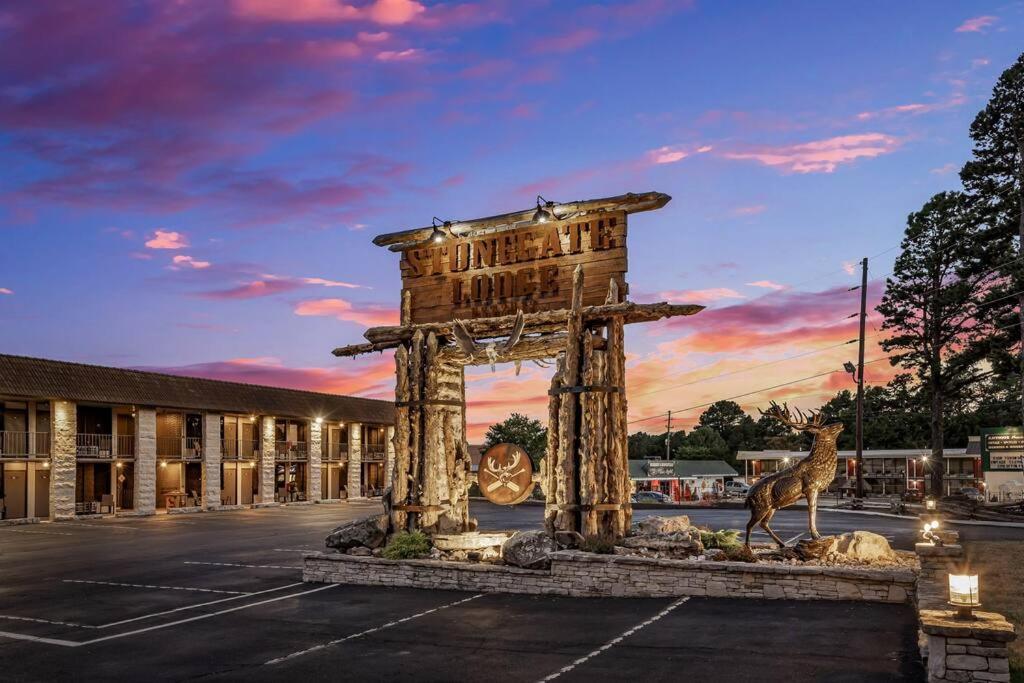 Stonegate Lodge King Bed Wifi Roku Tv Salt Water Pool Room #203 Eureka Springs Eksteriør billede